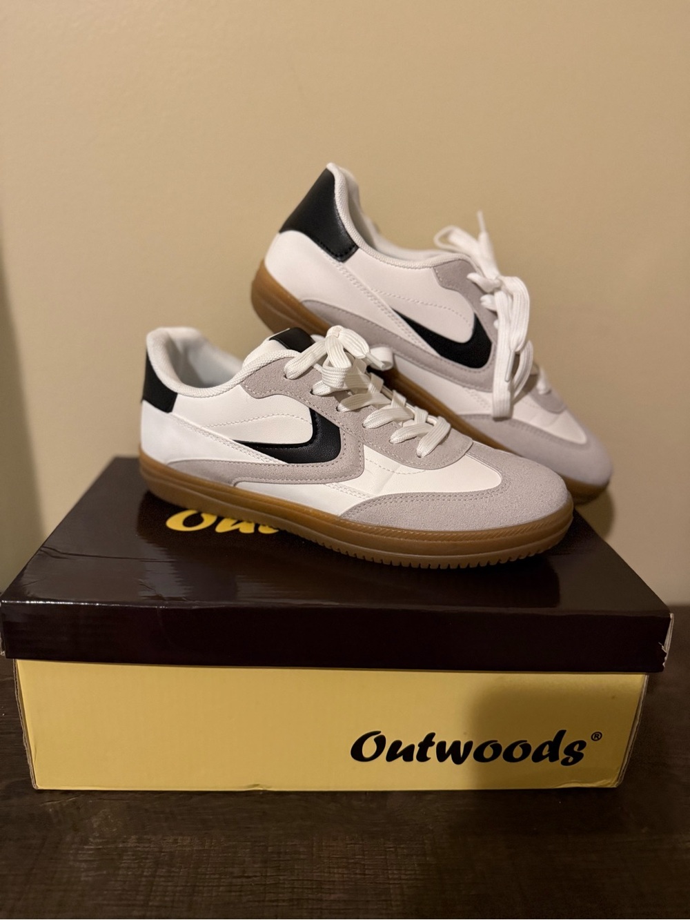 Outwoods Kids Sneaker in White, Black & Gum